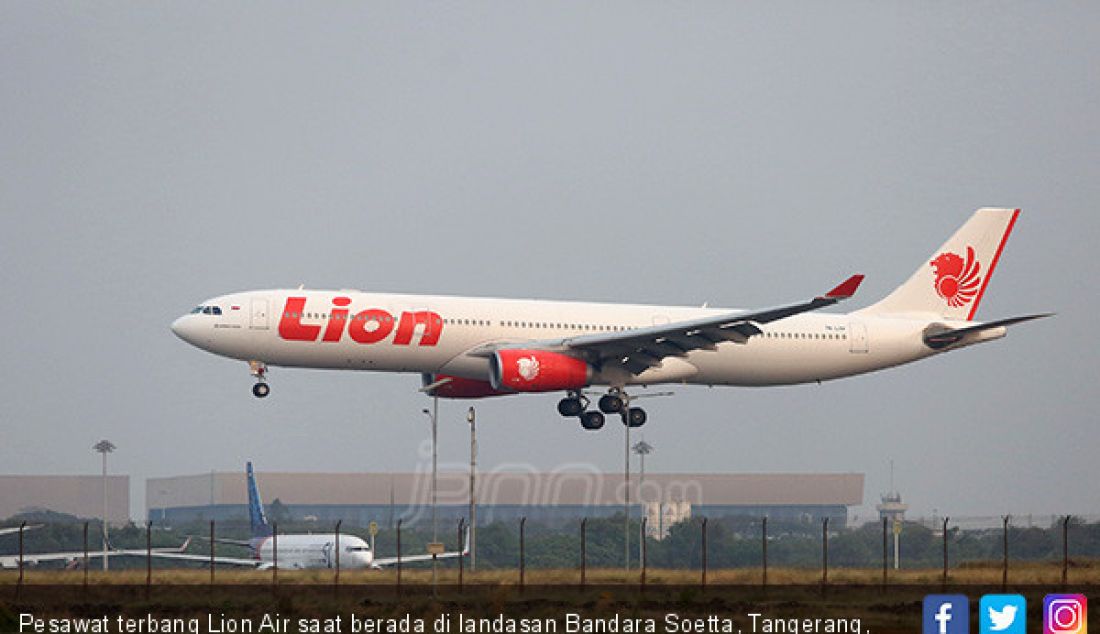 Pesawat terbang Lion Air saat berada di landasan Bandara Soetta, Tangerang, Banten. - JPNN.com