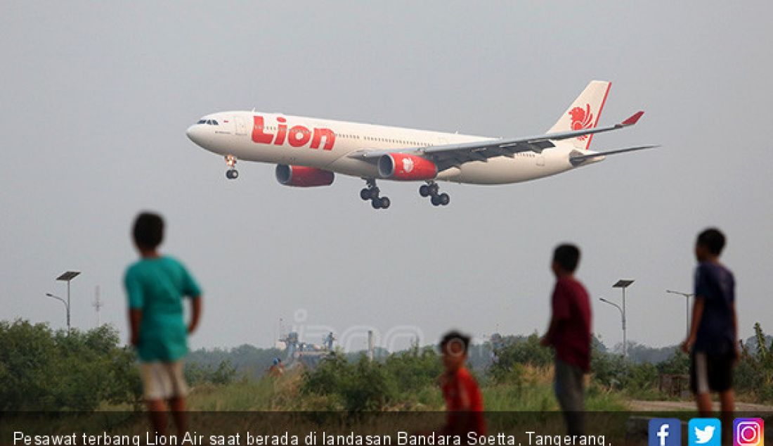 Pesawat terbang Lion Air saat berada di landasan Bandara Soetta, Tangerang, Banten. - JPNN.com