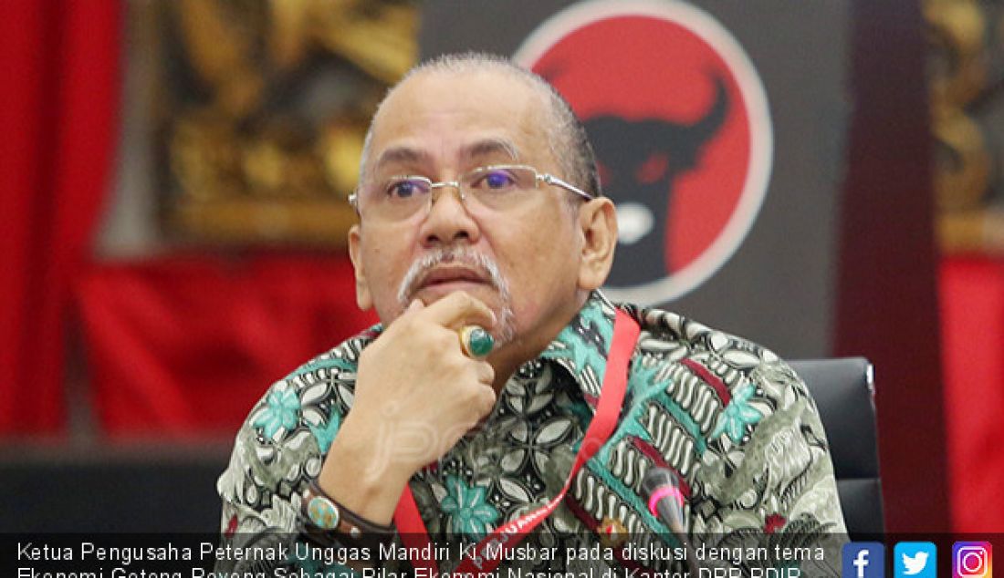 Ketua Pengusaha Peternak Unggas Mandiri Ki Musbar pada diskusi dengan tema Ekonomi Gotong Royong Sebagai Pilar Ekonomi Nasional di Kantor DPP PDIP, Jakarta, Kamis (4/7). - JPNN.com