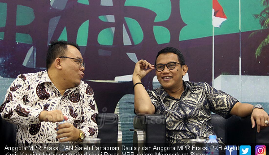 Anggota MPR Fraksi PAN Saleh Partaonan Daulay dan Anggota MPR Fraksi PKB Abdul Kadir Karding berbicara pada diskusi Peran MPR dalam Memperkuat Sistem Presidensial, Jakarta, Jumat (5/7). - JPNN.com