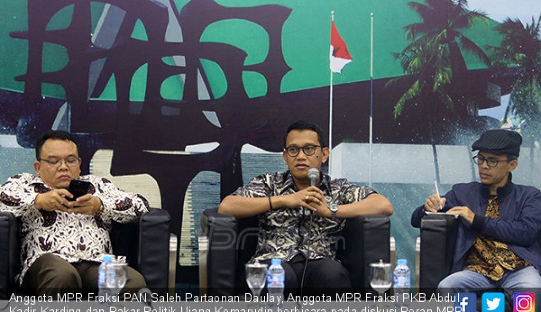 Anggota MPR Fraksi PAN Saleh Partaonan Daulay, Anggota MPR Fraksi PKB Abdul Kadir Karding dan Pakar Politik Ujang Komarudin berbicara pada diskusi Peran MPR dalam Memperkuat Sistem Presidensial, Jakarta, Jumat (5/7). - JPNN.com