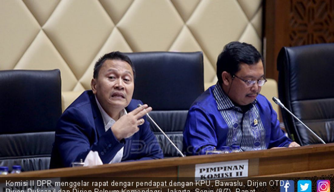 Komisi II DPR menggelar rapat dengar pendapat dengan KPU, Bawaslu, Dirjen OTDA Dirjen Dukcapil dan Dirjen Polpum Kemendagri, Jakarta, Senin (8/7). Rapat membahas Peraturan KPU tentang Tahapan, Program dan Jadwal Pilkada 2020. - JPNN.com