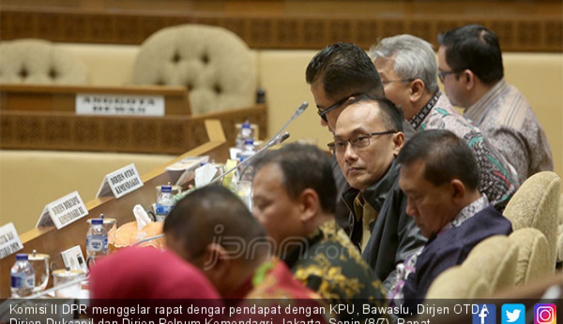 Komisi II DPR menggelar rapat dengar pendapat dengan KPU, Bawaslu, Dirjen OTDA Dirjen Dukcapil dan Dirjen Polpum Kemendagri, Jakarta, Senin (8/7). Rapat membahas Peraturan KPU tentang Tahapan, Program dan Jadwal Pilkada 2020. - JPNN.com