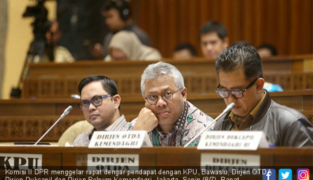 Komisi II DPR menggelar rapat dengar pendapat dengan KPU, Bawaslu, Dirjen OTDA Dirjen Dukcapil dan Dirjen Polpum Kemendagri, Jakarta, Senin (8/7). Rapat membahas Peraturan KPU tentang Tahapan, Program dan Jadwal Pilkada 2020. - JPNN.com