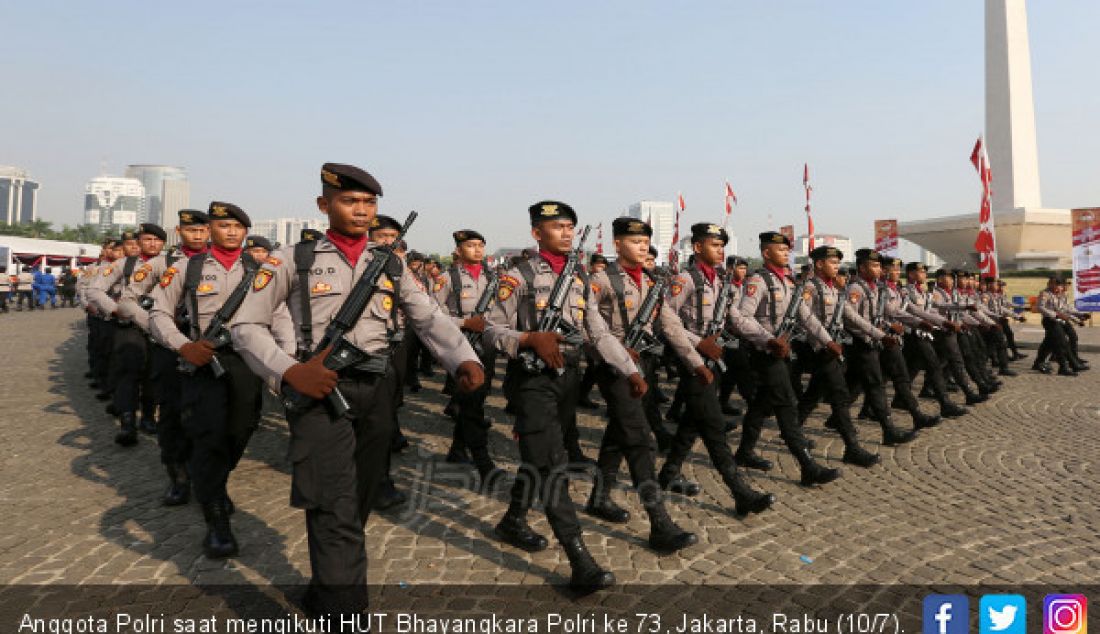 Anggota Polri saat mengikuti HUT Bhayangkara Polri ke 73, Jakarta, Rabu (10/7). - JPNN.com