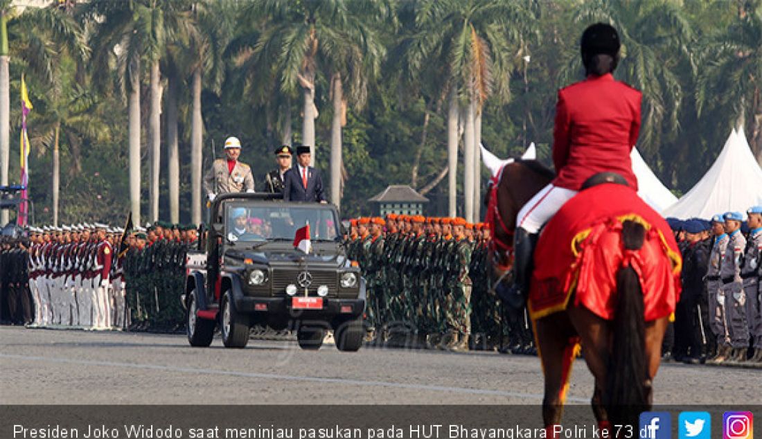 Presiden Joko Widodo saat meninjau pasukan pada HUT Bhayangkara Polri ke 73 di Jakarta, Rabu (10/7). - JPNN.com