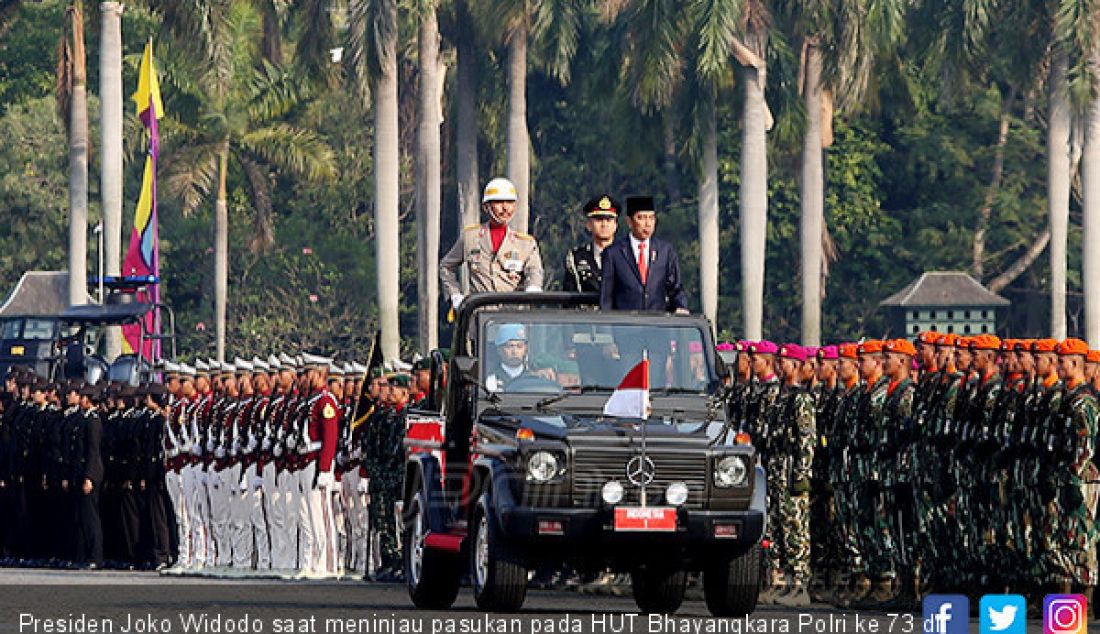 Presiden Joko Widodo saat meninjau pasukan pada HUT Bhayangkara Polri ke 73 di Jakarta, Rabu (10/7). - JPNN.com