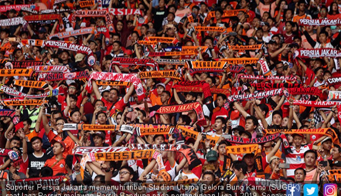 Suporter Persija Jakarta memenuhi tribun Stadion Utama Gelora Bung Karno (SUGBK) saat laga Persija melawan Persib Bandung pada pertandingan Liga 1 2019, Senayan, Jakarta, Rabu (7/10). - JPNN.com