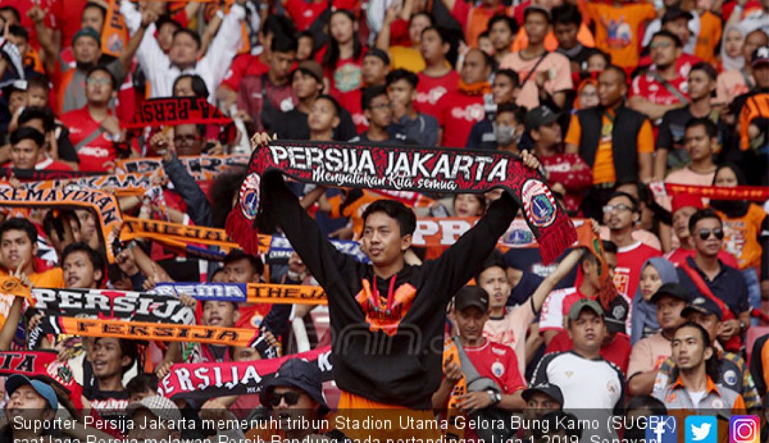 Suporter Persija Jakarta memenuhi tribun Stadion Utama Gelora Bung Karno (SUGBK) saat laga Persija melawan Persib Bandung pada pertandingan Liga 1 2019, Senayan, Jakarta, Rabu (7/10). - JPNN.com