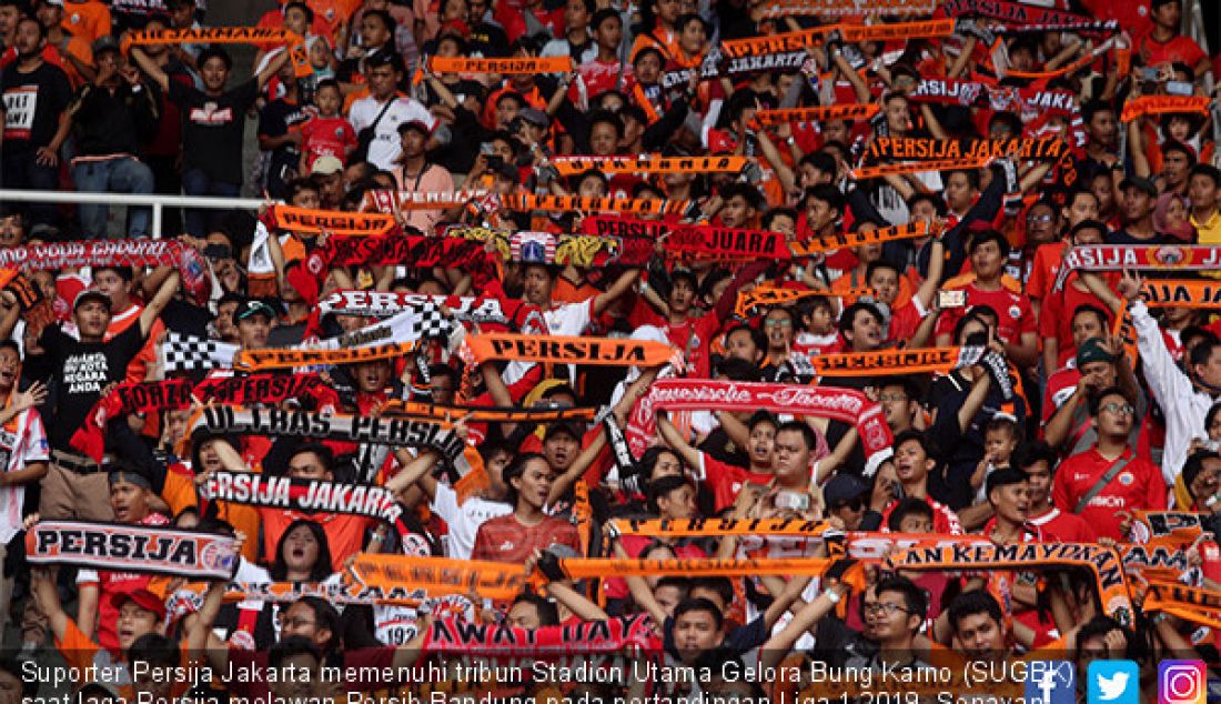 Suporter Persija Jakarta memenuhi tribun Stadion Utama Gelora Bung Karno (SUGBK) saat laga Persija melawan Persib Bandung pada pertandingan Liga 1 2019, Senayan, Jakarta, Rabu (7/10). - JPNN.com