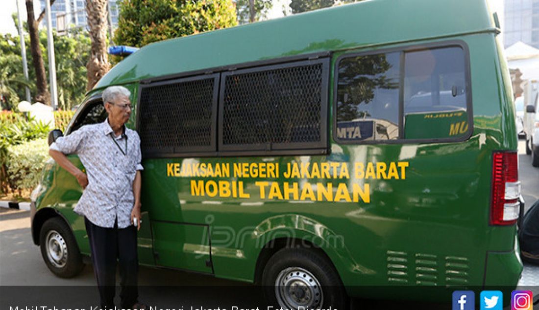 Mobil Tahanan Kejaksaan Negeri Jakarta Barat. - JPNN.com