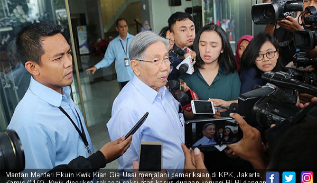 Mantan Menteri Ekuin Kwik Kian Gie Usai menjalani pemeriksian di KPK, Jakarta, Kamis (11/7). Kwik diperiksa sebagai saksi atas kasus dugaan korupsi BLBI dengan tersangka Syamsul Nursalim. - JPNN.com