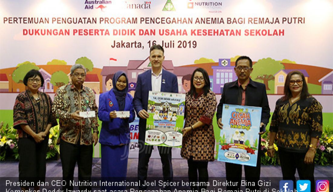 Presiden dan CEO Nutrition International Joel Spicer bersama Direktur Bina Gizi Kemenkes Doddy Izwardy saat acara Pencegahan Anemia Bagi Remaja Putri di Sekolah meningkatkan gizi oleh Nutrition International, Selasa (16/7). - JPNN.com