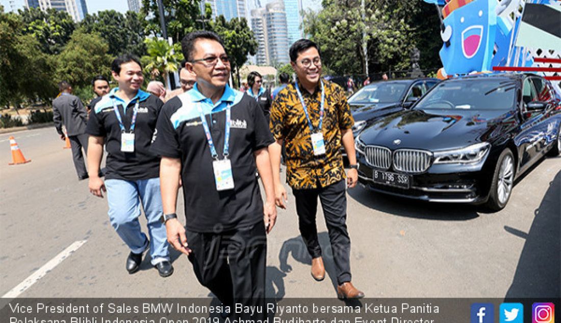 Vice President of Sales BMW Indonesia Bayu Riyanto bersama Ketua Panitia Pelaksana Blibli Indonesia Open 2019 Achmad Budiharto dan Event Director Blibli.com Budi Tjahjono, Jakarta, Selasa (16/7). BMW Indonesia menjadi Official Mobility Partner pada ajang Blibli Indonesia Open 2019 yang akan digunakan oleh pebulu tangkis peringat atas dari 20 negara yang berlaga. - JPNN.com