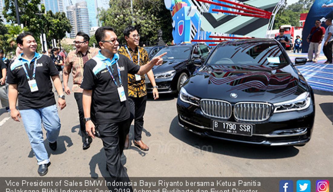 Vice President of Sales BMW Indonesia Bayu Riyanto bersama Ketua Panitia Pelaksana Blibli Indonesia Open 2019 Achmad Budiharto dan Event Director Blibli.com Budi Tjahjono, Jakarta, Selasa (16/7). BMW Indonesia menjadi Official Mobility Partner pada ajang Blibli Indonesia Open 2019 yang akan digunakan oleh pebulu tangkis peringat atas dari 20 negara yang berlaga. - JPNN.com