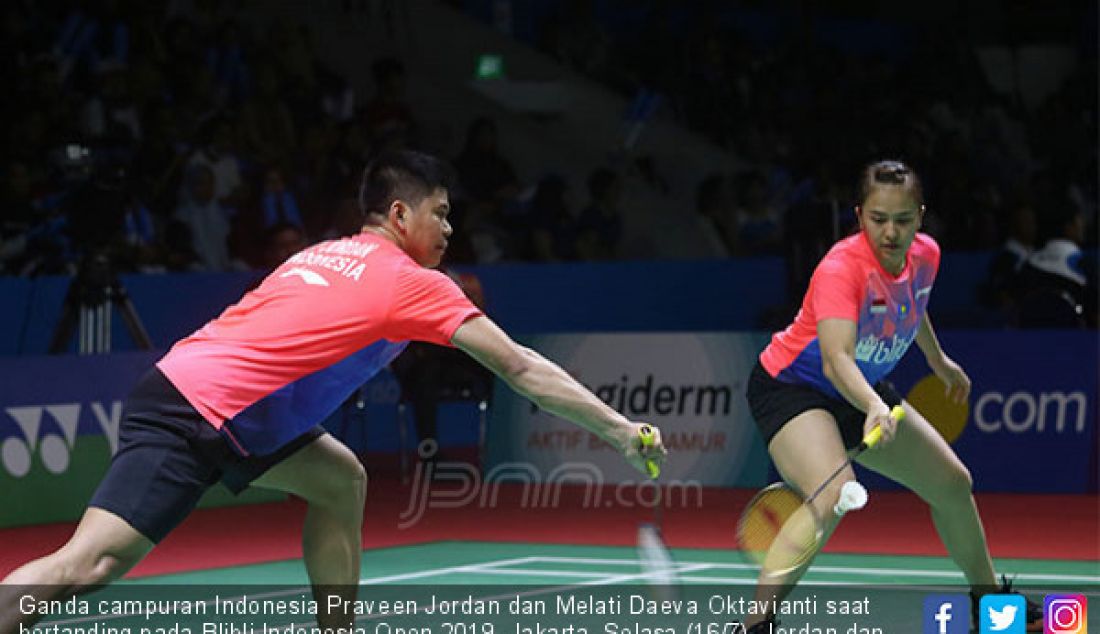 Ganda campuran Indonesia Praveen Jordan dan Melati Daeva Oktavianti saat bertanding pada Blibli Indonesia Open 2019, Jakarta, Selasa (16/7). Jordan dan Oktavianti kalah atas lawannya ganda campuran Jerman 20-22 dan 14-21. - JPNN.com