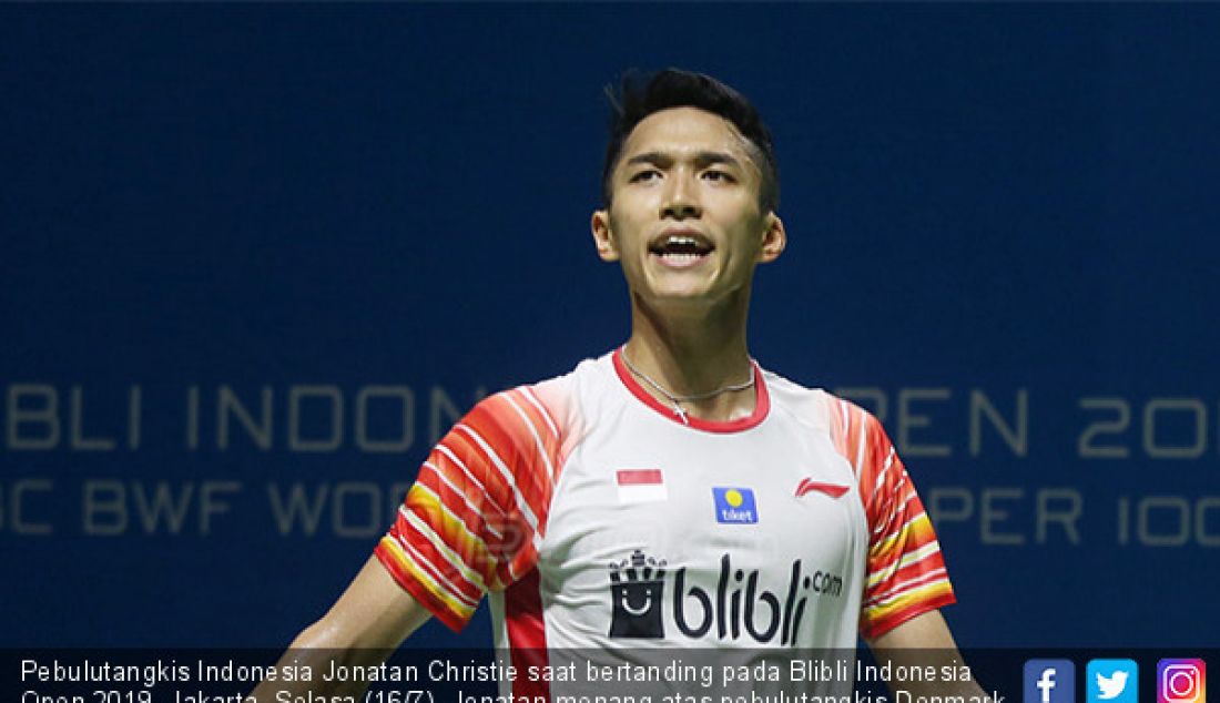 Pebulutangkis Indonesia Jonatan Christie saat bertanding pada Blibli Indonesia Open 2019, Jakarta, Selasa (16/7). Jonatan menang atas pebulutangkis Denmark Rasmus Gemke 21-17 dan 24-22. - JPNN.com