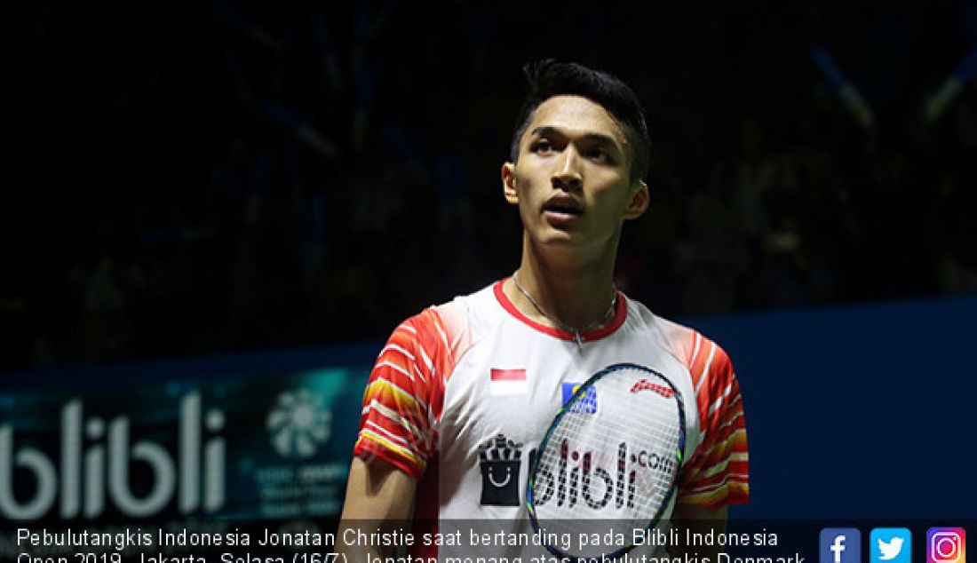 Pebulutangkis Indonesia Jonatan Christie saat bertanding pada Blibli Indonesia Open 2019, Jakarta, Selasa (16/7). Jonatan menang atas pebulutangkis Denmark Rasmus Gemke 21-17 dan 24-22. - JPNN.com