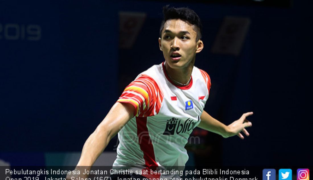 Pebulutangkis Indonesia Jonatan Christie saat bertanding pada Blibli Indonesia Open 2019, Jakarta, Selasa (16/7). Jonatan menang atas pebulutangkis Denmark Rasmus Gemke 21-17 dan 24-22. - JPNN.com