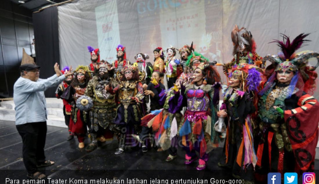 Para pemain Teater Koma melakukan latihan jelang pertunjukan Goro-goro: Mahabarata 2, Jakarta, Rabu (17/7). - JPNN.com