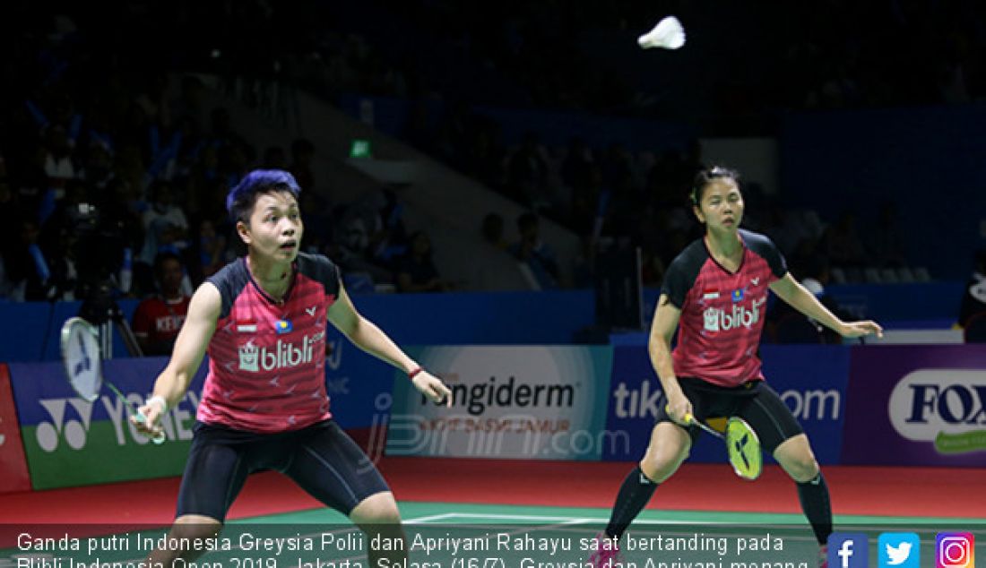 Ganda putri Indonesia Greysia Polii dan Apriyani Rahayu saat bertanding pada Blibli Indonesia Open 2019, Jakarta, Selasa (16/7). Greysia dan Apriyani menang atas lawannya ganda putri Jepang 21-15 dan 21-16. - JPNN.com