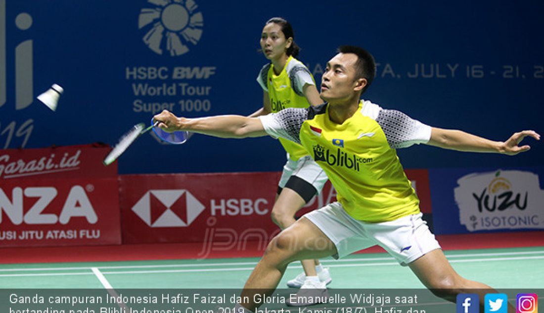 Ganda campuran Indonesia Hafiz Faizal dan Gloria Emanuelle Widjaja saat bertanding pada Blibli Indonesia Open 2019, Jakarta, Kamis (18/7). Hafiz dan Gloria kalah atas ganda campuran Malaysia Goh Soon Huat dan Lai Shevon Jenie 15-21 dan 18-21. - JPNN.com