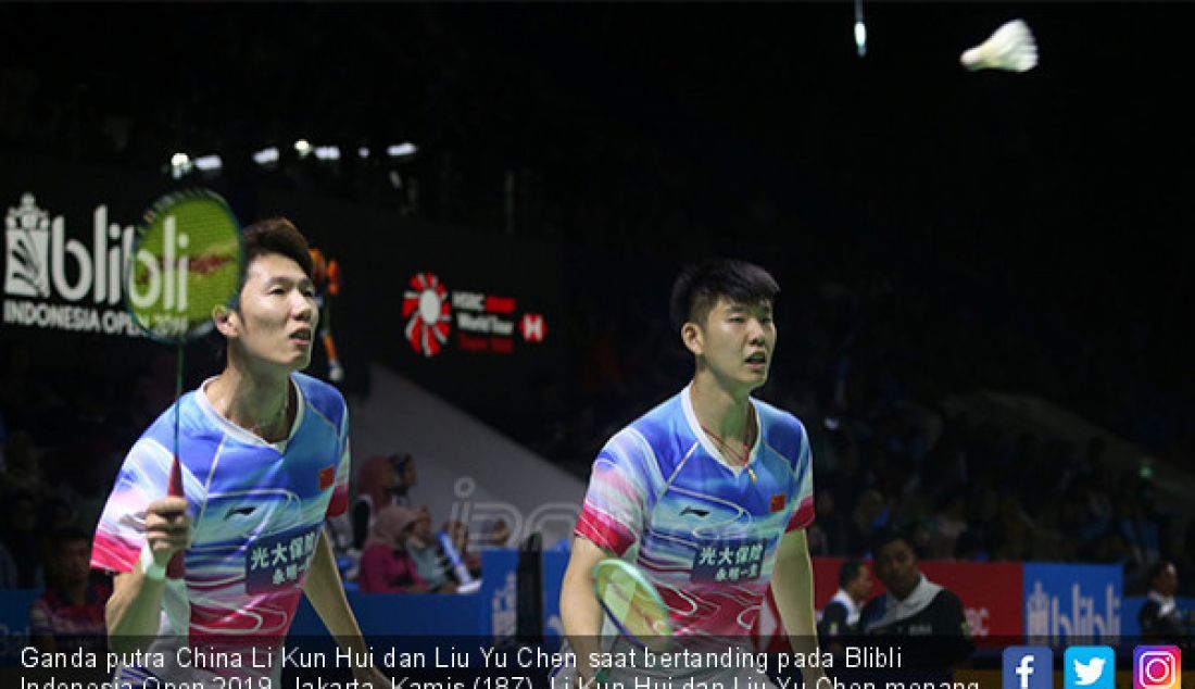 Ganda putra China Li Kun Hui dan Liu Yu Chen saat bertanding pada Blibli Indonesia Open 2019, Jakarta, Kamis (187). Li Kun Hui dan Liu Yu Chen menang atas ganda putra Indonesia Ricky Karandasuwardi dan Angga Pratama dengan skor 21-10 21-13. - JPNN.com