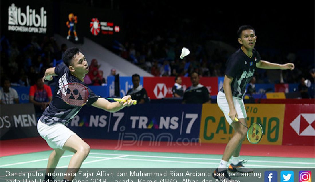 Ganda putra Indonesia Fajar Alfian dan Muhammad Rian Ardianto saat bertanding pada Blibli Indonesia Open 2019, Jakarta, Kamis (18/7). Alfian dan Ardianto menang atas ganda putra Chinese Taipei Liao Min Chun dan Su Ching Heng dengan skor 21-12 dan 21-11. - JPNN.com