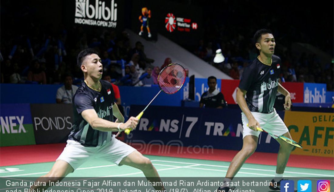 Ganda putra Indonesia Fajar Alfian dan Muhammad Rian Ardianto saat bertanding pada Blibli Indonesia Open 2019, Jakarta, Kamis (18/7). Alfian dan Ardianto menang atas ganda putra Chinese Taipei Liao Min Chun dan Su Ching Heng dengan skor 21-12 dan 21-11. - JPNN.com