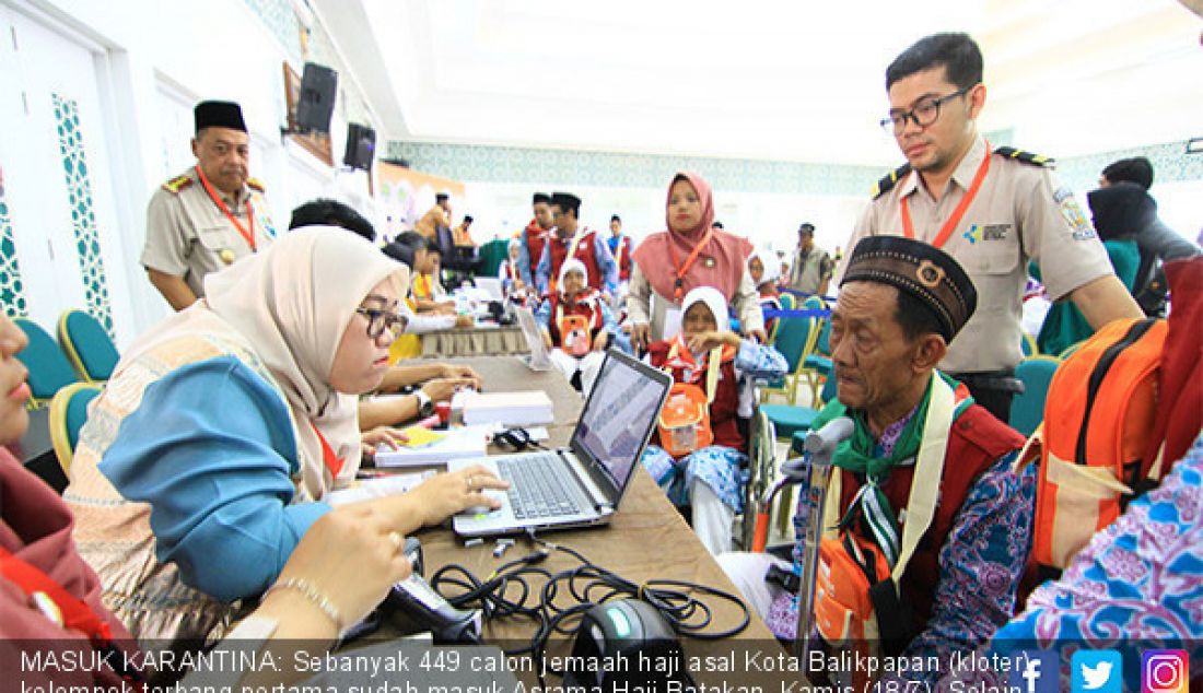 MASUK KARANTINA: Sebanyak 449 calon jemaah haji asal Kota Balikpapan (kloter) kelompok terbang pertama sudah masuk Asrama Haji Batakan, Kamis (18/7). Selain proses karantina, para jemaah juga akan diperiksa kesehatannya. - JPNN.com