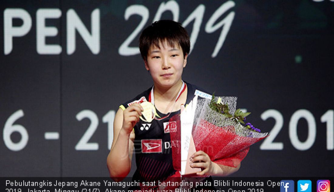 Pebulutangkis Jepang Akane Yamaguchi saat bertanding pada Blibli Indonesia Open 2019, Jakarta, Minggu (21/7). Akane menjadi juara Blibli Indonesia Open 2019 setelah menang atas pebulutangkis India Pusarla V Sindhu dengan skor 21-15 21-16. - JPNN.com