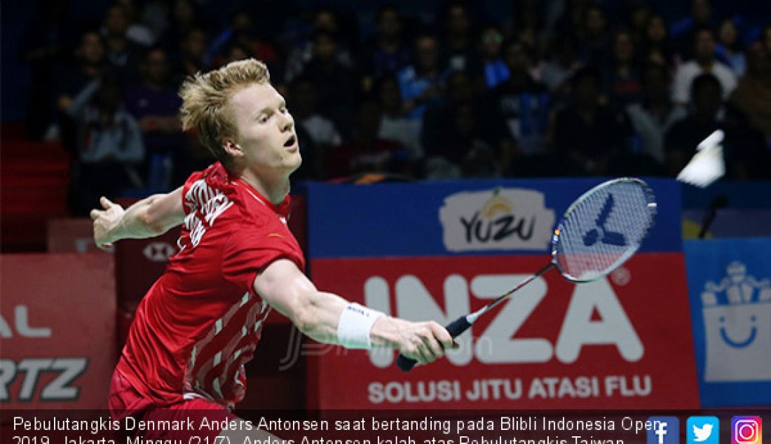 Pebulutangkis Denmark Anders Antonsen saat bertanding pada Blibli Indonesia Open 2019, Jakarta, Minggu (21/7). Anders Antonsen kalah atas Pebulutangkis Taiwan Chou Tien Chen. - JPNN.com