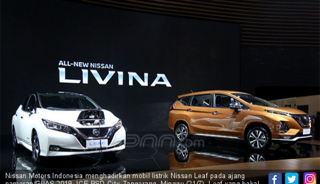 Nissan Motors Indonesia menghadirkan mobil listrik Nissan Leaf pada ajang pameran GIIAS 2019, ICE BSD City, Tangerang, Minggu (21/7). Leaf yang bakal diboyong Nissan ke nusantara merupakan mobil listrik terlaris dunia sejak 2010. - JPNN.com