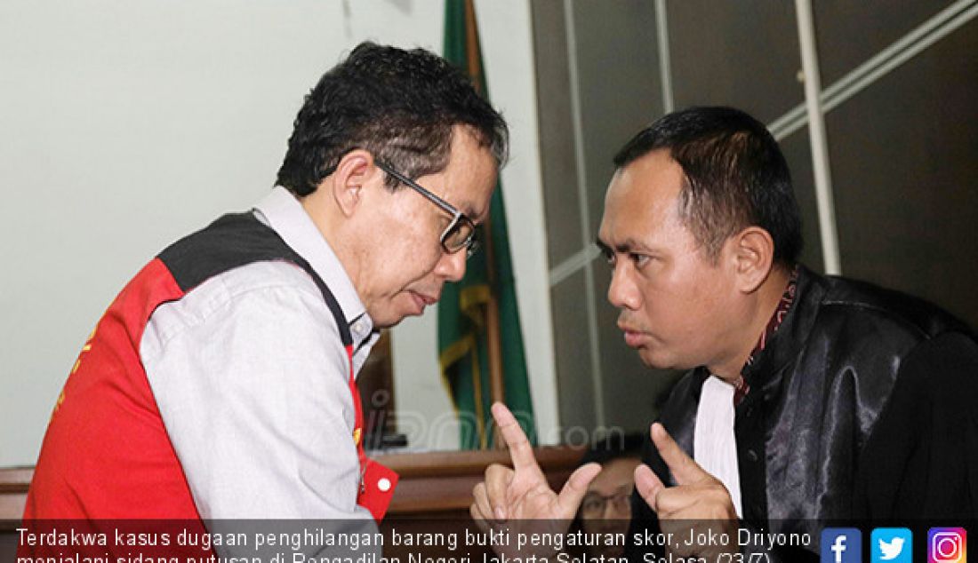 Terdakwa kasus dugaan penghilangan barang bukti pengaturan skor, Joko Driyono menjalani sidang putusan di Pengadilan Negeri Jakarta Selatan, Selasa (23/7). Mantan Plt Ketua Umum PSSI tersebut divonis 1 tahun 6 bulan penjara. - JPNN.com