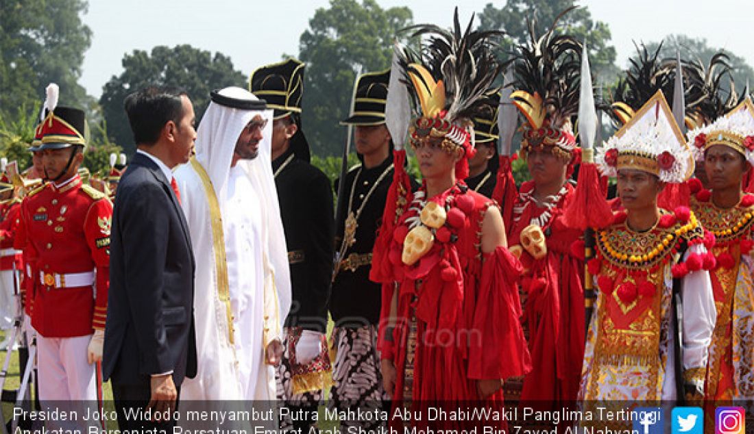 Presiden Joko Widodo menyambut Putra Mahkota Abu Dhabi/Wakil Panglima Tertinggi Angkatan Bersenjata Persatuan Emirat Arab Sheikh Mohamed Bin Zayed Al Nahyan saat kunjungan kenegaraan di Istana Bogor, Rabu (24/7). - JPNN.com