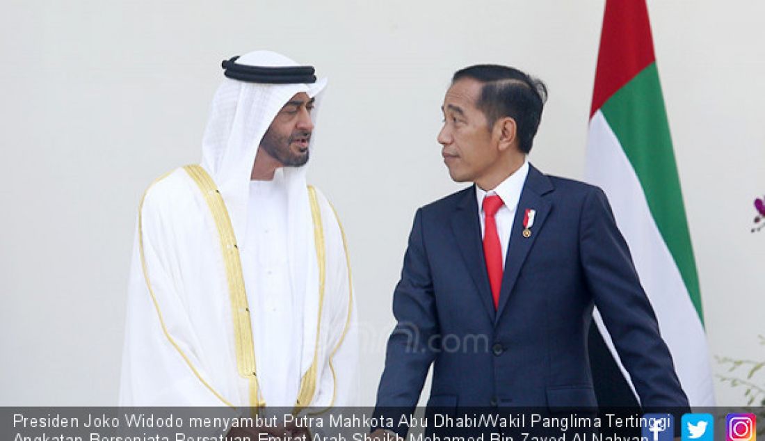 Presiden Joko Widodo menyambut Putra Mahkota Abu Dhabi/Wakil Panglima Tertinggi Angkatan Bersenjata Persatuan Emirat Arab Sheikh Mohamed Bin Zayed Al Nahyan saat kunjungan kenegaraan di Istana Bogor, Rabu (24/7). - JPNN.com