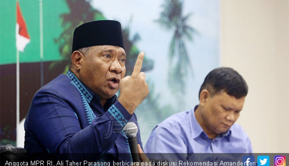 Anggota MPR RI, Ali Taher Parasong berbicara pada diskusi Rekomendasi Amandemen (Konstitusi) Terbatas Untuk Haluan Negara?, Jakarta, Senin (29/7). - JPNN.com