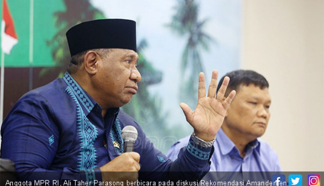 Anggota MPR RI, Ali Taher Parasong berbicara pada diskusi Rekomendasi Amandemen (Konstitusi) Terbatas Untuk Haluan Negara?, Jakarta, Senin (29/7). - JPNN.com