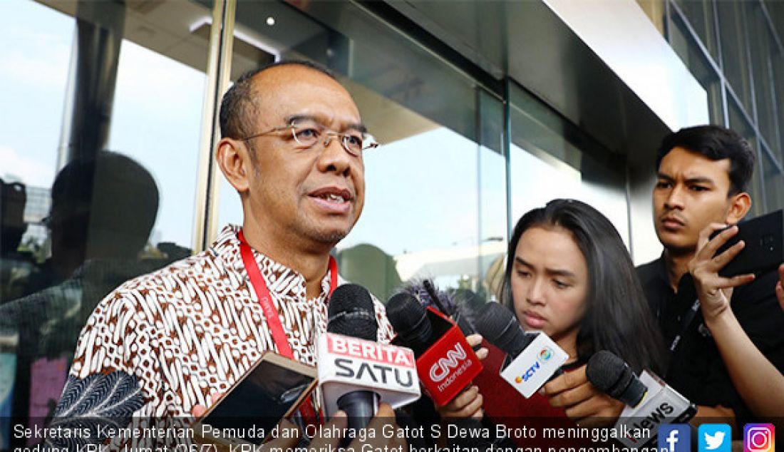 Sekretaris Kementerian Pemuda dan Olahraga Gatot S Dewa Broto meninggalkan gedung KPK, Jumat (26/7). KPK memeriksa Gatot berkaitan dengan pengembangan kasus dugaan suap dana hibah dari Kemenpora terhadap KONI. - JPNN.com