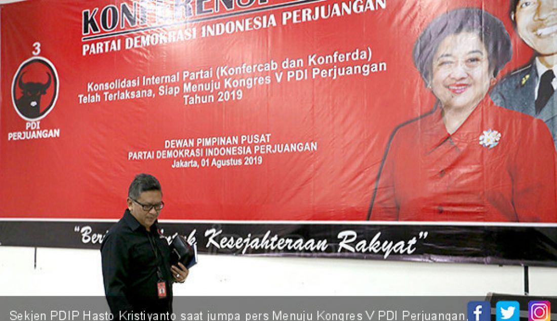 Sekjen PDIP Hasto Kristiyanto saat jumpa pers Menuju Kongres V PDI Perjuangan, Jakarta, Kamis (1/8). - JPNN.com