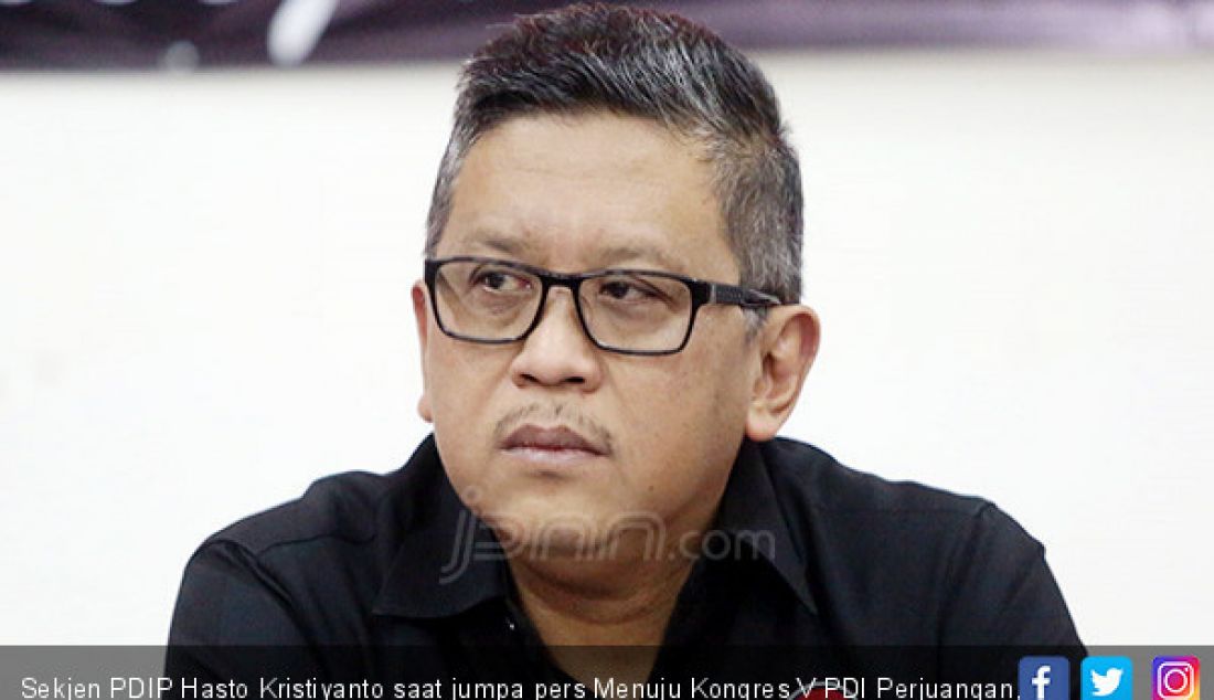 Sekjen PDIP Hasto Kristiyanto saat jumpa pers Menuju Kongres V PDI Perjuangan, Jakarta, Kamis (1/8). - JPNN.com