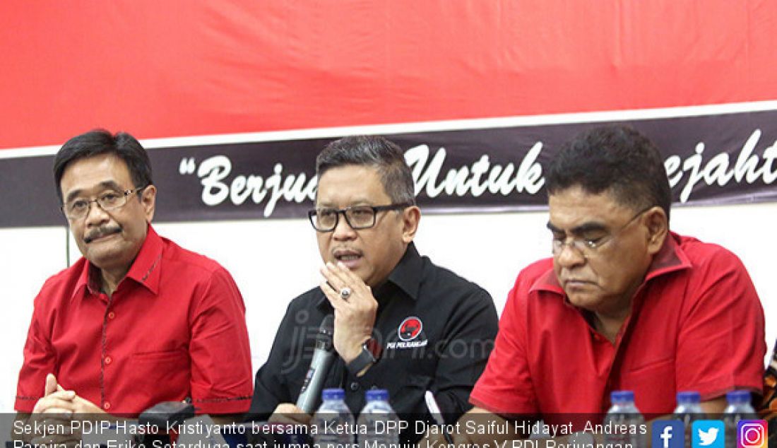 Sekjen PDIP Hasto Kristiyanto bersama Ketua DPP Djarot Saiful Hidayat, Andreas Pareira dan Eriko Sotarduga saat jumpa pers Menuju Kongres V PDI Perjuangan, Jakarta, Kamis (1/8). - JPNN.com