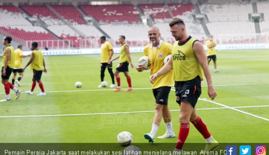 Pemain Persija Jakarta saat melakukan sesi latihan menjelang melawan Arema FC di Stadion Utama Gelora Bung Karno, Jakarta, Jumat (2/8). - JPNN.com