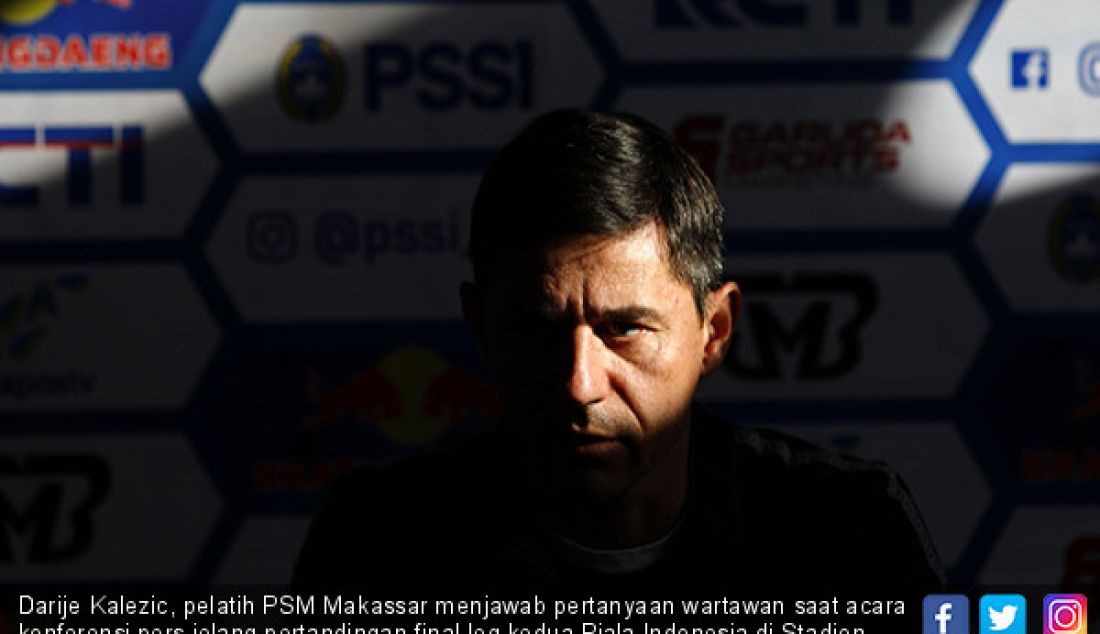 Darije Kalezic, pelatih PSM Makassar menjawab pertanyaan wartawan saat acara konferensi pers jelang pertandingan final leg kedua Piala Indonesia di Stadion Andi Mattalatta, Makassar, Senin (5/8). - JPNN.com