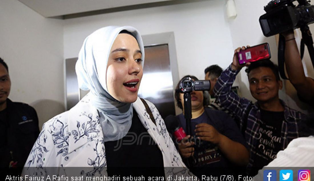 Aktris Fairuz A Rafiq saat menghadiri sebuah acara di Jakarta, Rabu (7/8). - JPNN.com