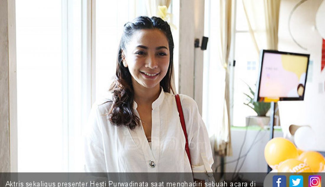 Aktris sekaligus presenter Hesti Purwadinata saat menghadiri sebuah acara di Jakarta, Rabu (7/8). - JPNN.com