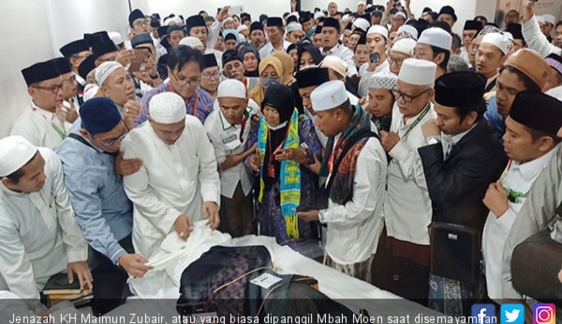 Jenazah KH Maimun Zubair, atau yang biasa dipanggil Mbah Moen saat disemayamkan di Kantor Daker Makkah, Selasa (6/8). - JPNN.com