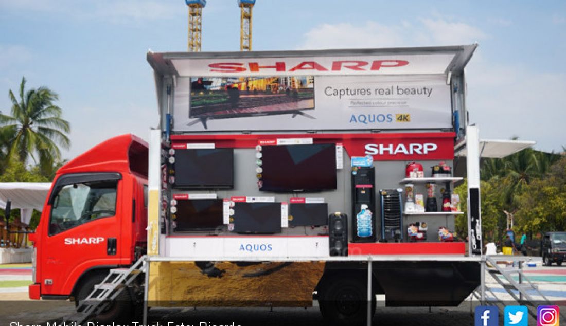 Sharp Mobile Display Truck - JPNN.com