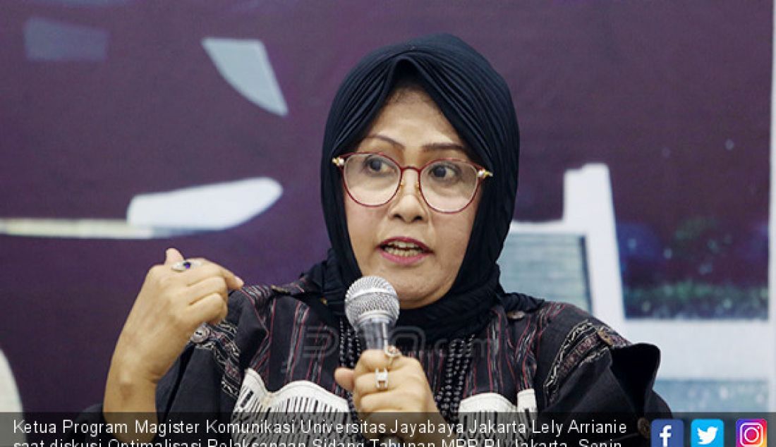 Ketua Program Magister Komunikasi Universitas Jayabaya Jakarta Lely Arrianie saat diskusi Optimalisasi Pelaksanaan Sidang Tahunan MPR RI, Jakarta, Senin (12/8). - JPNN.com