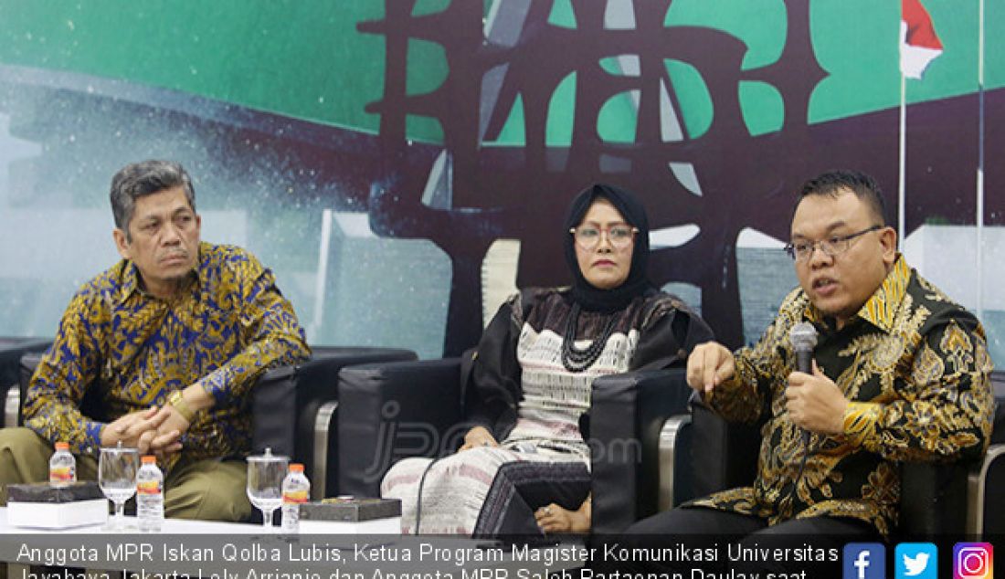 Anggota MPR Iskan Qolba Lubis, Ketua Program Magister Komunikasi Universitas Jayabaya Jakarta Lely Arrianie dan Anggota MPR Saleh Partaonan Daulay saat diskusi Optimalisasi Pelaksanaan Sidang Tahunan MPR RI, Senin (12/8). - JPNN.com